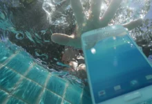 Cara Mengatasi HP Kemasukan Air, Awas Makin Parah! - AC10 Tech